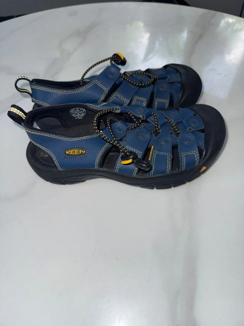 Keen rugged closed